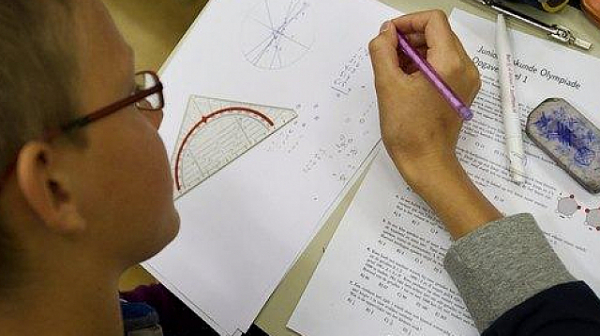 Гордост! Шестима бургаски математици разбиха световната конкуренция