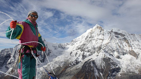 Рекорд: 53-годишен шерп изкачи Еверест за 28-ми път