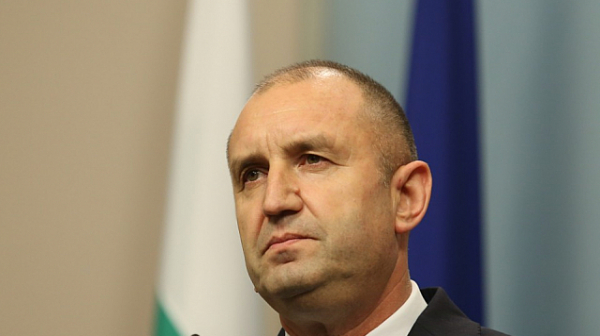 Радев започва консултации, след като Петков подаде оставката на кабинета