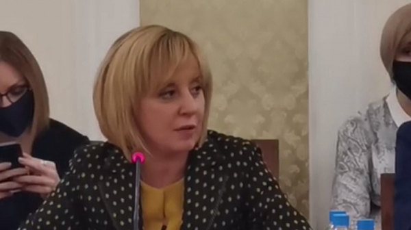 Мая Манолова: Изправи се България винаги е била позиционирана в услуга и с грижа към нуждите и проблемите на обикновения българин​