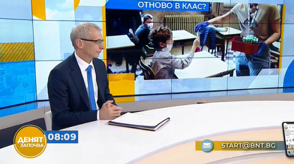 Министър Денков: Никой нямаше да приеме по-строги мерки в училище от 15 септември