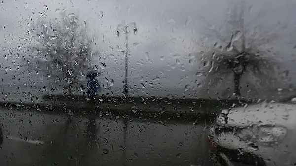 Жълт и оранжев код заради силни дъждове в Южна България