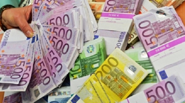 Мъж се опита да изнесе 650 000 евро в потника си към Турция