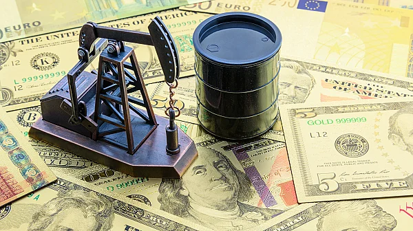 Цените на злато, сребро, мед и петрол тръгнаха надолу