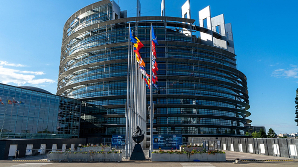 Война за парите на Европа: Комисията капитулира пред Европарламента