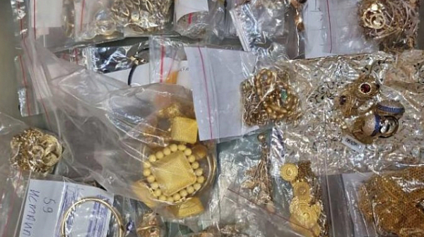 Арестуваха две украинки, които пренасят контрабандно злато на стойност 1 065 249 лв.