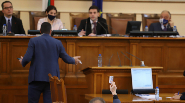 Тупурдия в парламента заради цената на тока и зеления сертификат