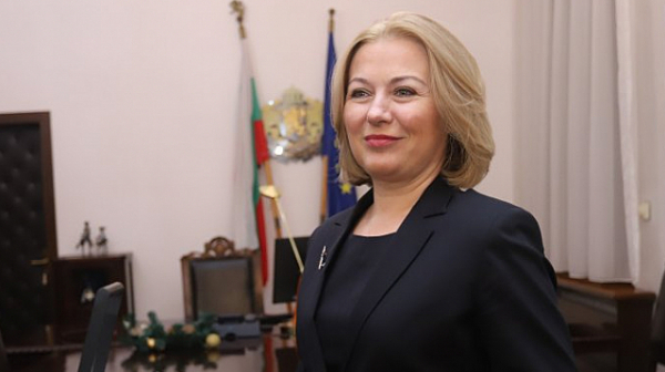 Министър Йорданова: Обмисля се механизъм за временно отстраняване от длъжност на главния прокурор