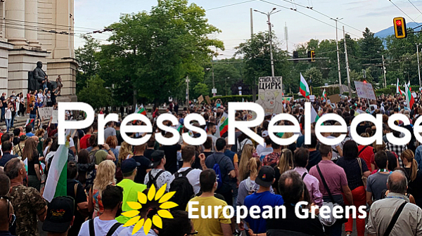 Европейските зелени подкрепят протестите в България.