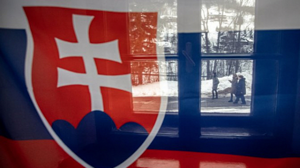 Словакия експулсира трима руски дипломати