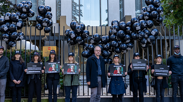 Протестна акция: ”Честитиха” рождения ден на Путин и почетоха паметта на Анна Политковская