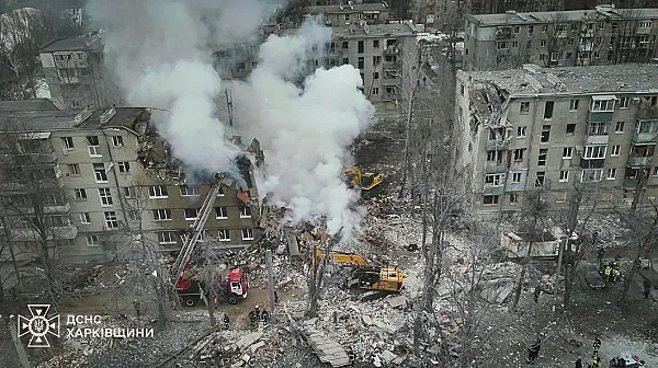 Жертвите от руския удар по жилищна сграда в Харков достигнаха 10, сред тях и деца