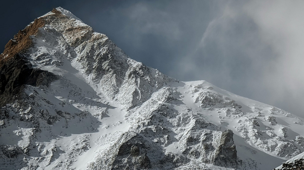 Да покориш Покрива на света: Трета българка стъпи на най-високия връх на планетата - Еверест