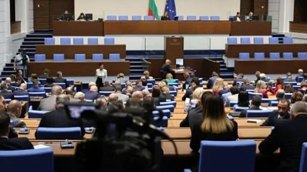 Парламентът задължи кабинета да внесе закон за ратифициране на Съвета за мир