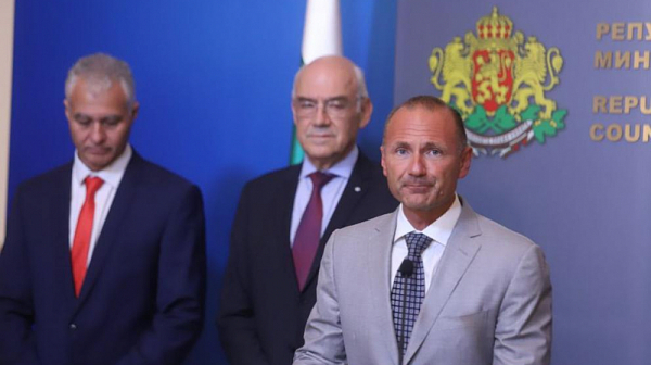 Трима министри и шефовете на “Булгаргаз” и “Булгартрансгаз” отиват в Гърция