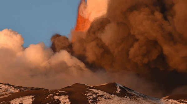 Зрелищно: Вулканът Етна изригна отново