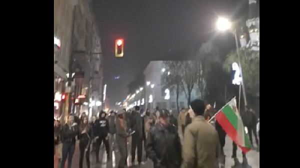 Ден 144: Граждани отново блокират центъра на София
