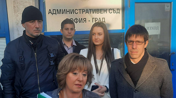 Манолова внесе жалба с 56 подписа срещу заповедта за ”зеления сертификат”