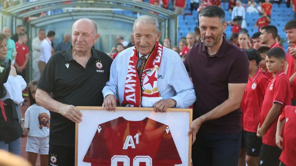 Поклонението пред Димитър Пенев ще се състои на 5 януари на Националния стадион