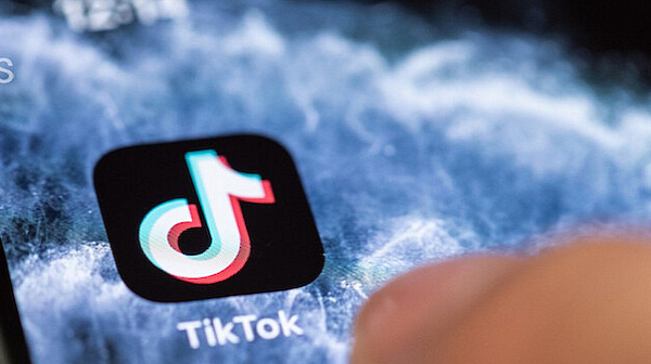 Опасно TikTok предизвикателство прати шестокласник в „Пирогов“, друг ученик е със счупен прешлен