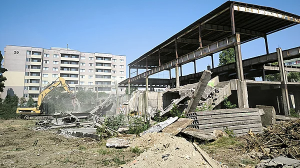 Акция в Студентски град: Актове за кал, прах и нарушения на строежи