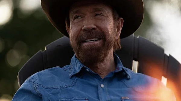 Чък Норис покорил вулкан на 3187 метра малко преди смъртта си