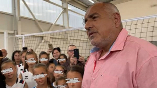 Борисов е нарушил закона, но остава ненаказан за предизборните снимки с деца