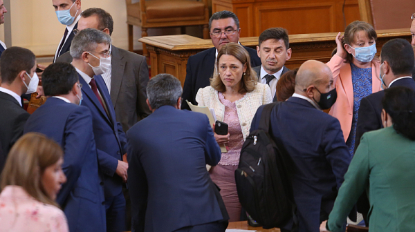 Да влезе ли дебатът за изпращането на военна помощ за Украйна скара депутатите