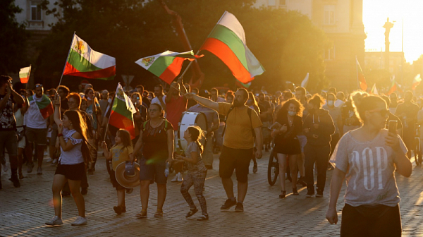 Младите ще спасят България! Празните срещу пълните чекмеджета – идете си с мир!