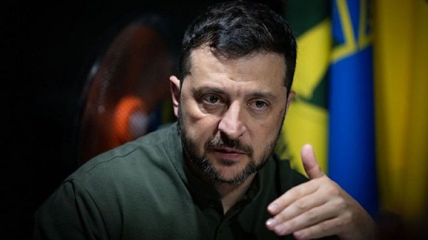 Зеленски сменя формата: Пресконференция по WhatsApp на 10 000 метра височина