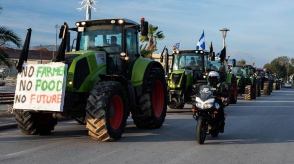 Блокада без край: Гръцките фермери затвориха „Кулата“ и „Илинден“