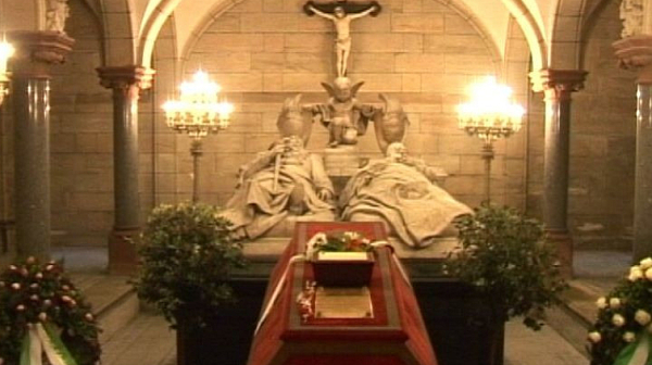 Погребват цар Фердинанд в двореца 
