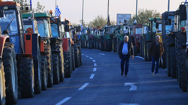 Гръцките фермери продължават с протестите и блокадите