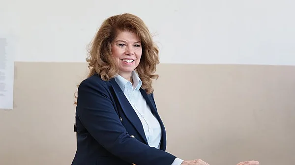 Президентът Йотова гласува и призова за бързо съставяне на редовно правителство