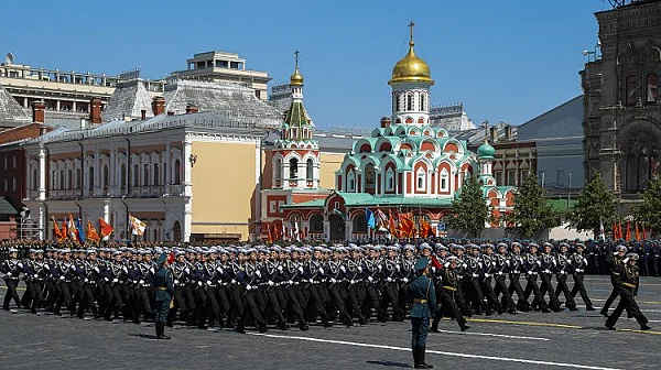 9 май 2026: Победата като инсталация, войната като реалност