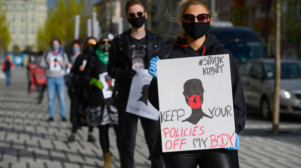 Стотици протестират в САЩ срещу забраната за аборти