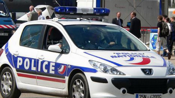 Бижута за 100 000 евро са откраднати от парижки хотел