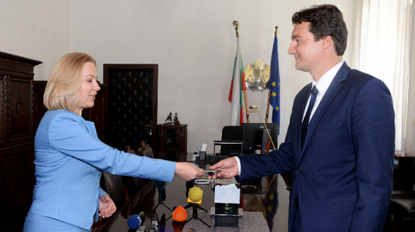 Крум Зарков прие ключа от сейфа, в който се пази държавния печат на България