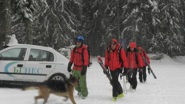 13 планински спасители с 5 обучени кучета тръгват за Турция, за да помагат на пострадалите от труса