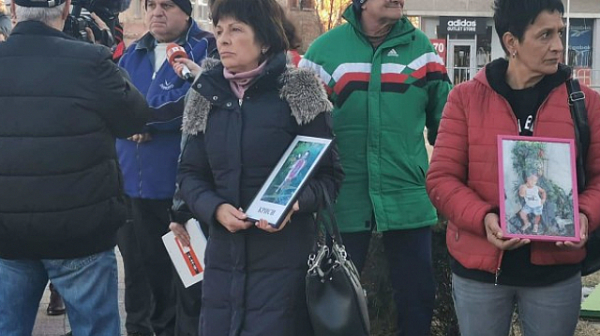 Протест срещу обжалването на присъдата за убитото дете в Сотиря