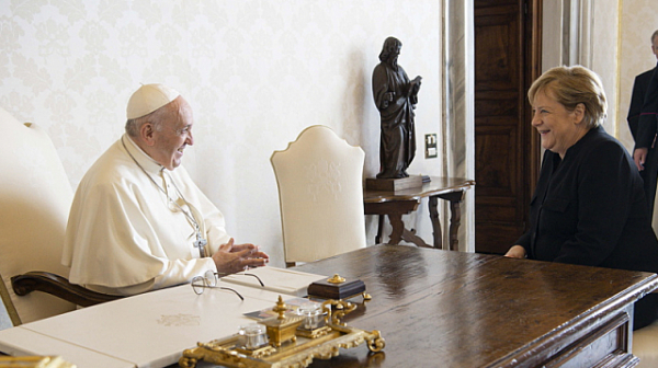 Папата се срещна с Ангела Меркел