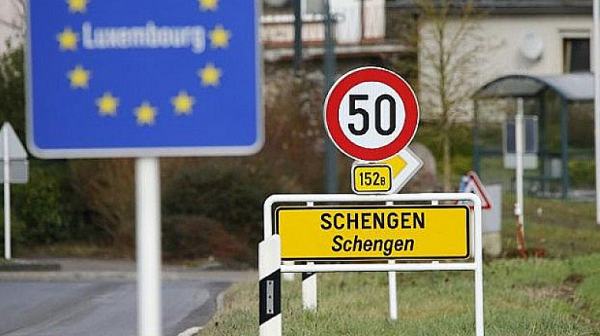 Евродепутати на протест във Виена заради ветото за България в Шенген