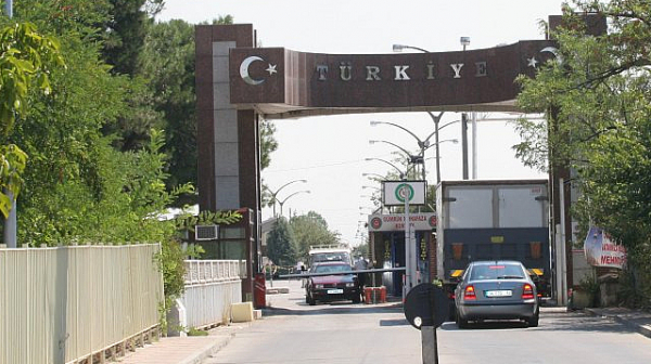 Министър Гечев затвори ”златната локва” на границата с Турция