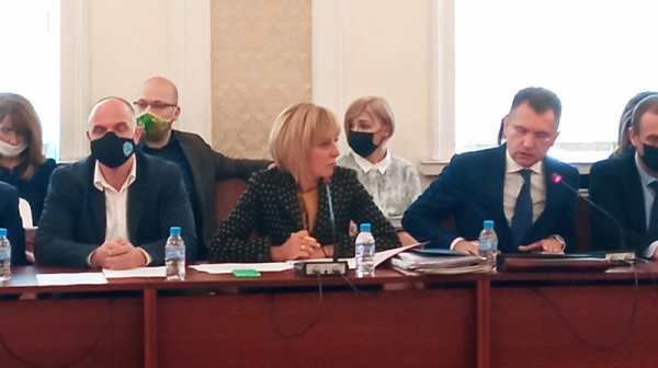 Скоростно: Манолова свиква първото заседание на Комисията по ревизия