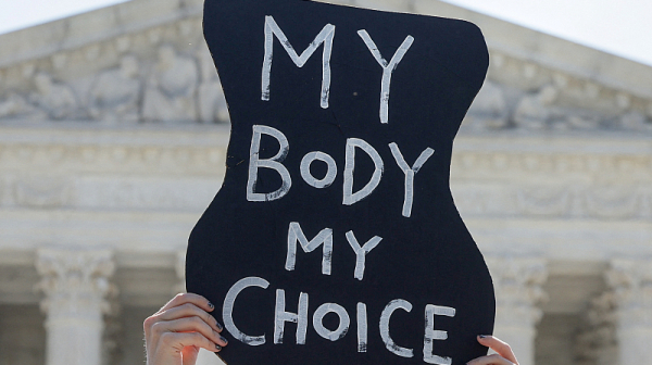 САЩ се връща в мрачните векове: Милиони жени ще загубят законното си право на аборт