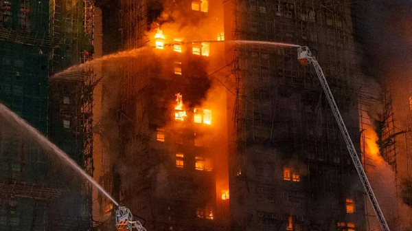 Оцелелите в Хонконг питат: Как беше допусната тази трагедия?