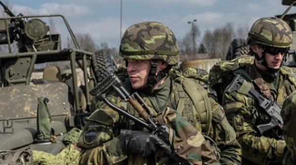 НАТО вдигна готовността на хиляди войници заради Русия