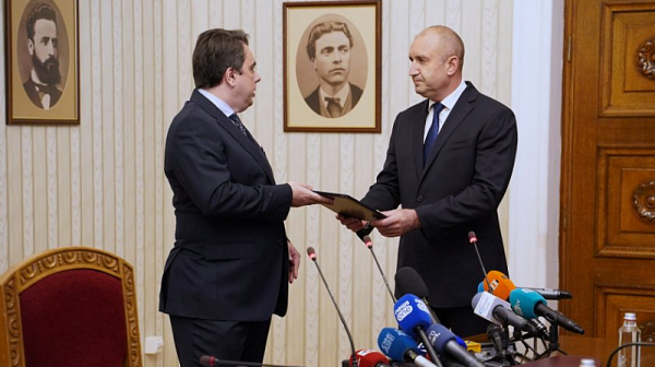 Василев върна мандата на президента. Радев даде време на ПП да внесат законите по Плана за възстановяване преди да връчи втория мандат