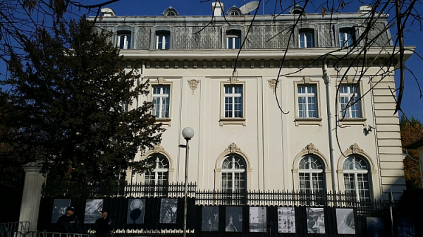 Протест пред френското посолство в София