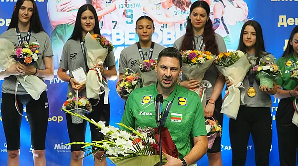 Националният отбор по волейбол за девойки отива на Европейско